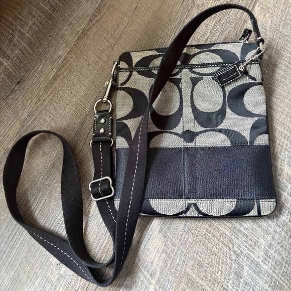 Coach crossbody bag - Picture 1 of 2